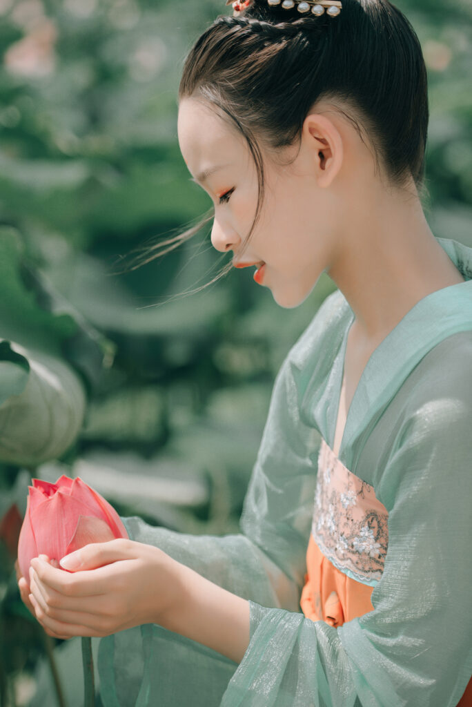 图片[1]-曲池采莲-谁歌采莲曲，渺渺渡前川-聚微达人