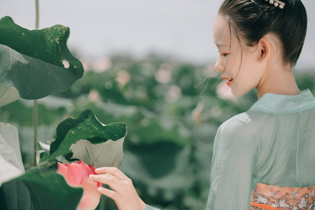 图片[7]-曲池采莲-谁歌采莲曲，渺渺渡前川-聚微达人